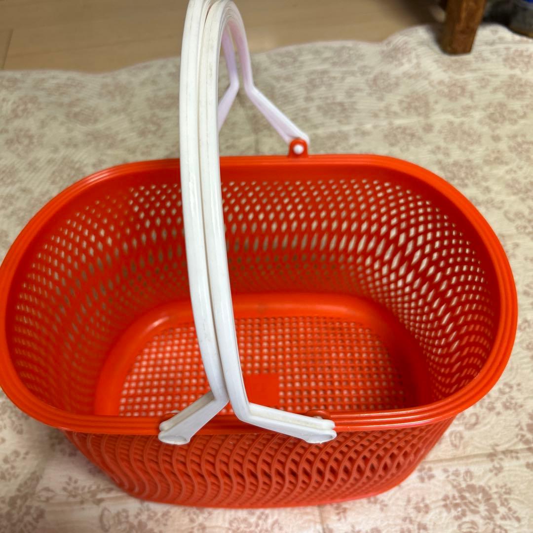 レトロカゴ　昭和の買い物カゴ　取って動きます軽い　かわいいプラスチックカゴ