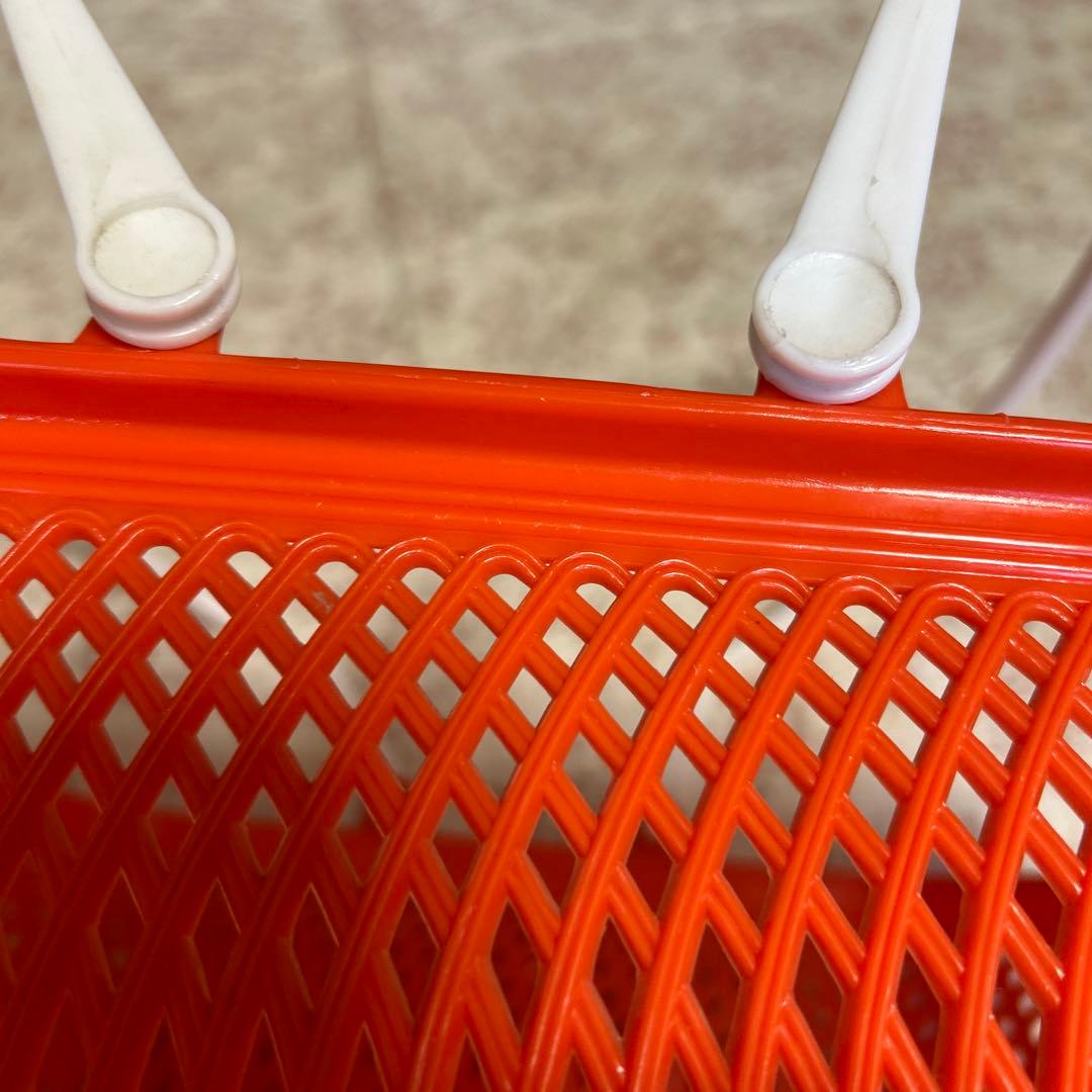 レトロカゴ　昭和の買い物カゴ　取って動きます軽い　かわいいプラスチックカゴ