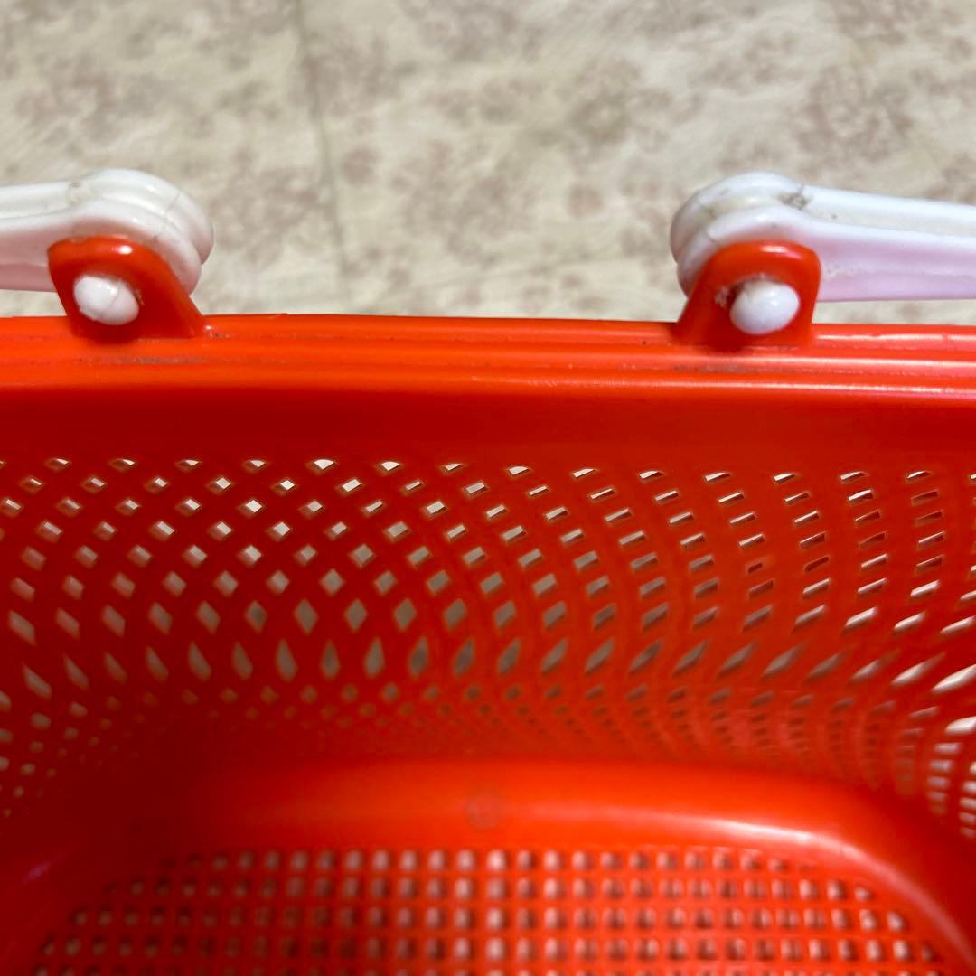 レトロカゴ　昭和の買い物カゴ　取って動きます軽い　かわいいプラスチックカゴ