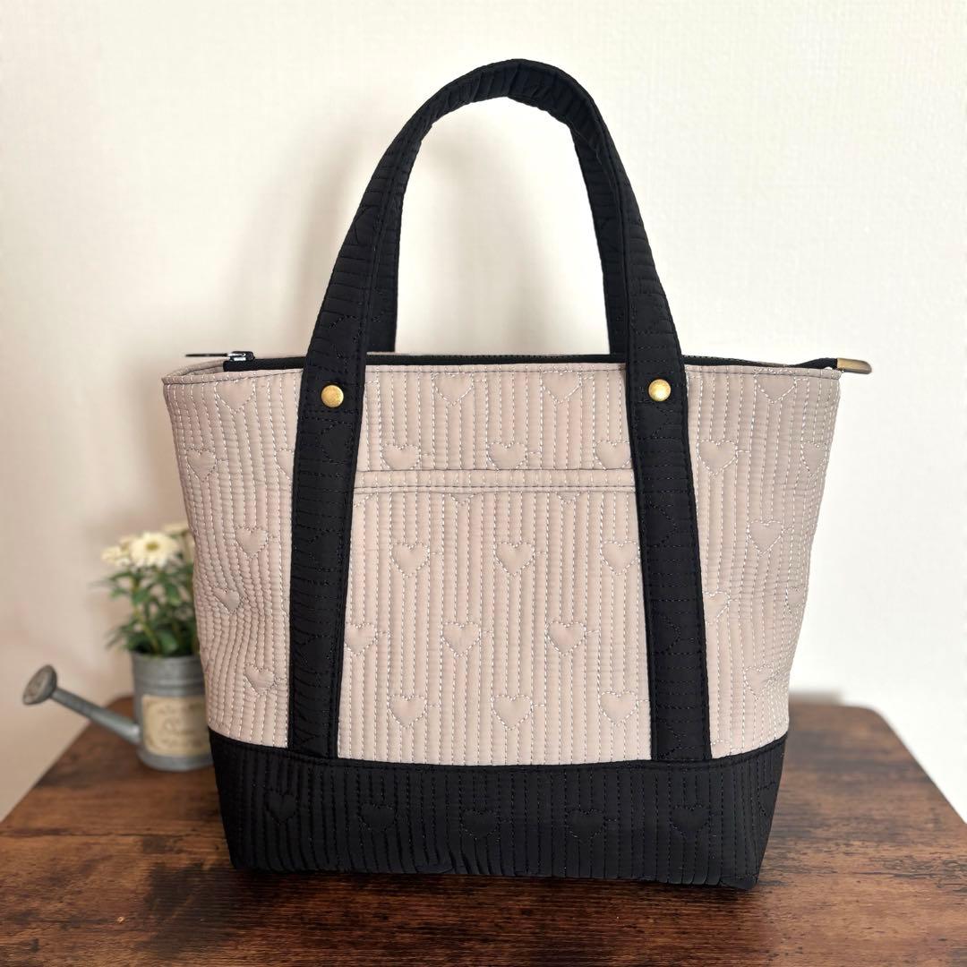 【えり】あおりポケット付きトートバッグM ハートステッチヌビキルト