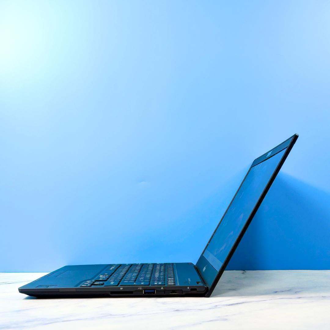 超薄型軽量！メモリ8GB・SSDで快速・指紋認証・Win11・ノートパソコン