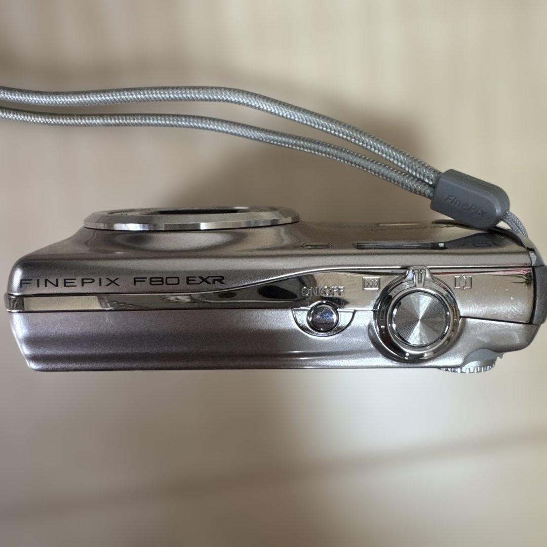 FUJIFILM FINEPIX F80 EXR シルバー