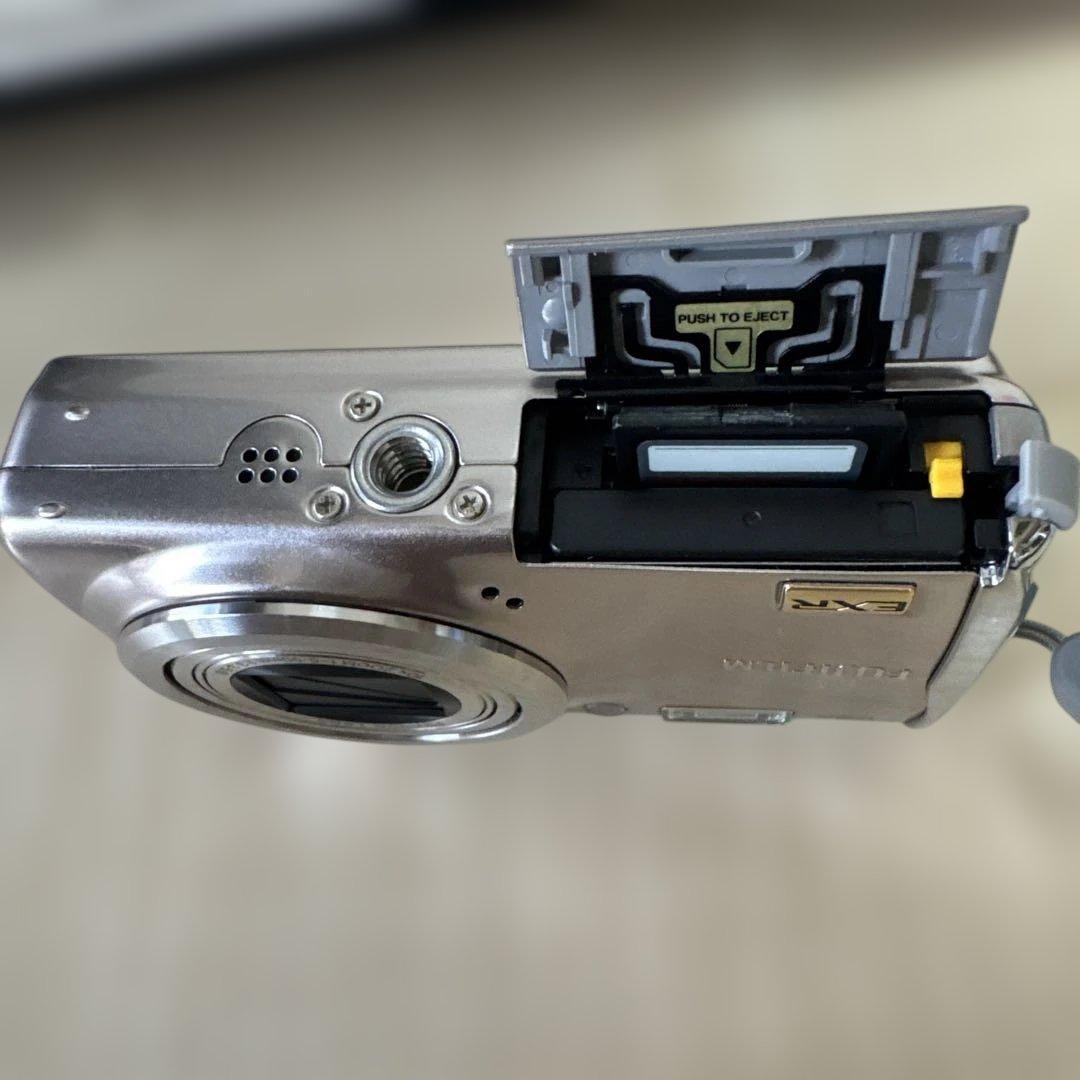 FUJIFILM FINEPIX F80 EXR シルバー