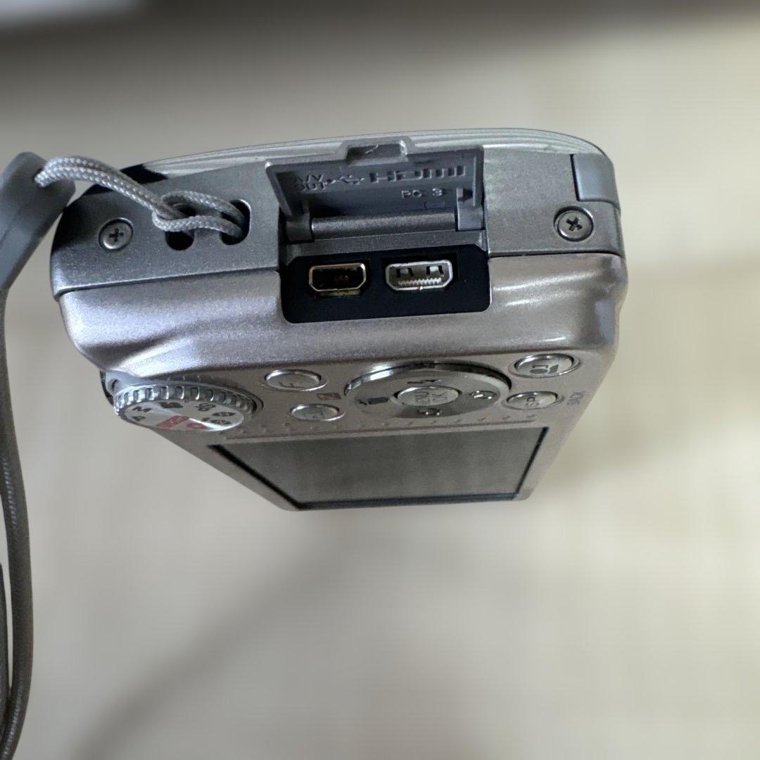 FUJIFILM FINEPIX F80 EXR シルバー