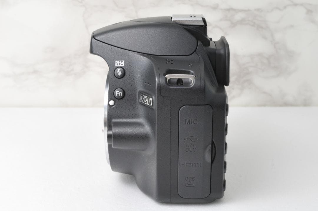 美品❣️Nikon D3200⭐️使用少なめ スマホ転送 動作品 一眼レフカメラ