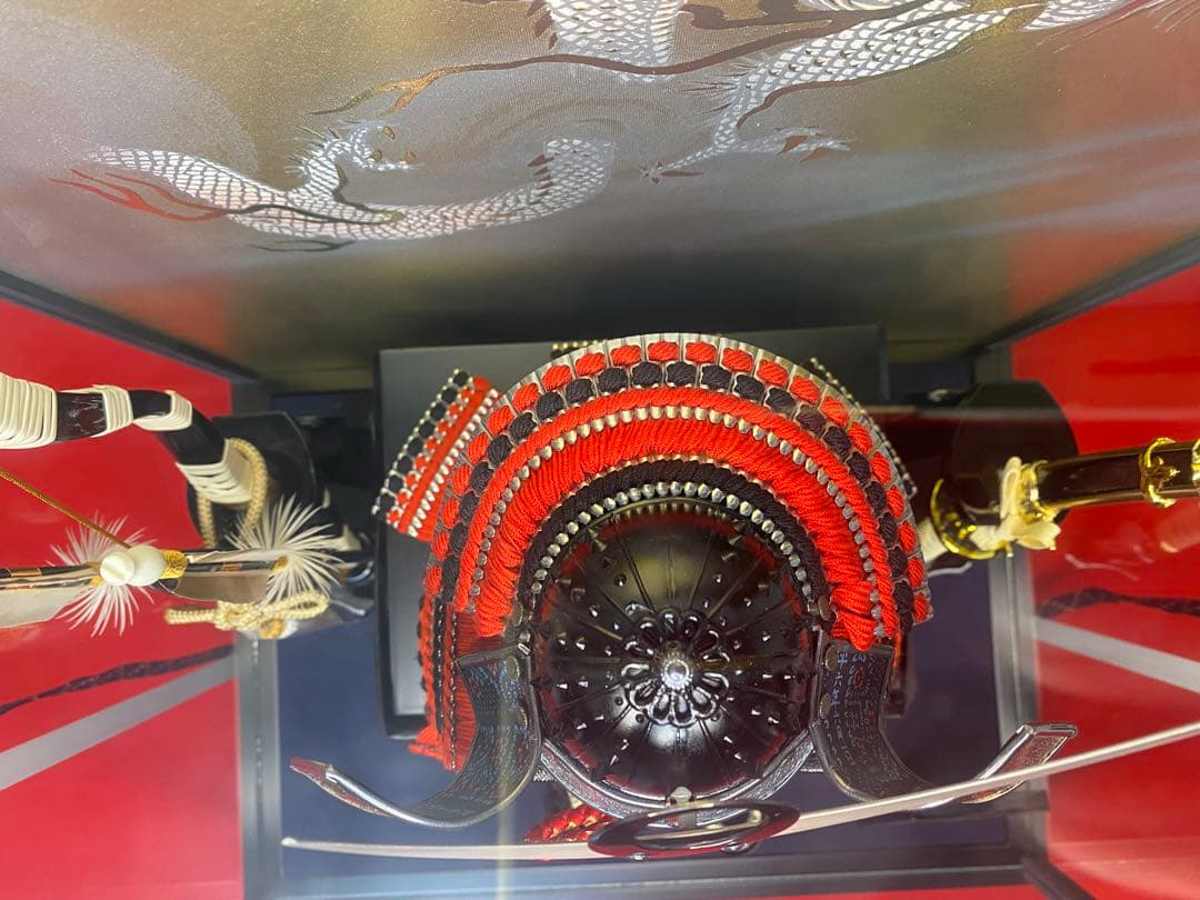 上杉謙信　東京久月　五月人形　家紋付き鎧飾り　ガラスケース入