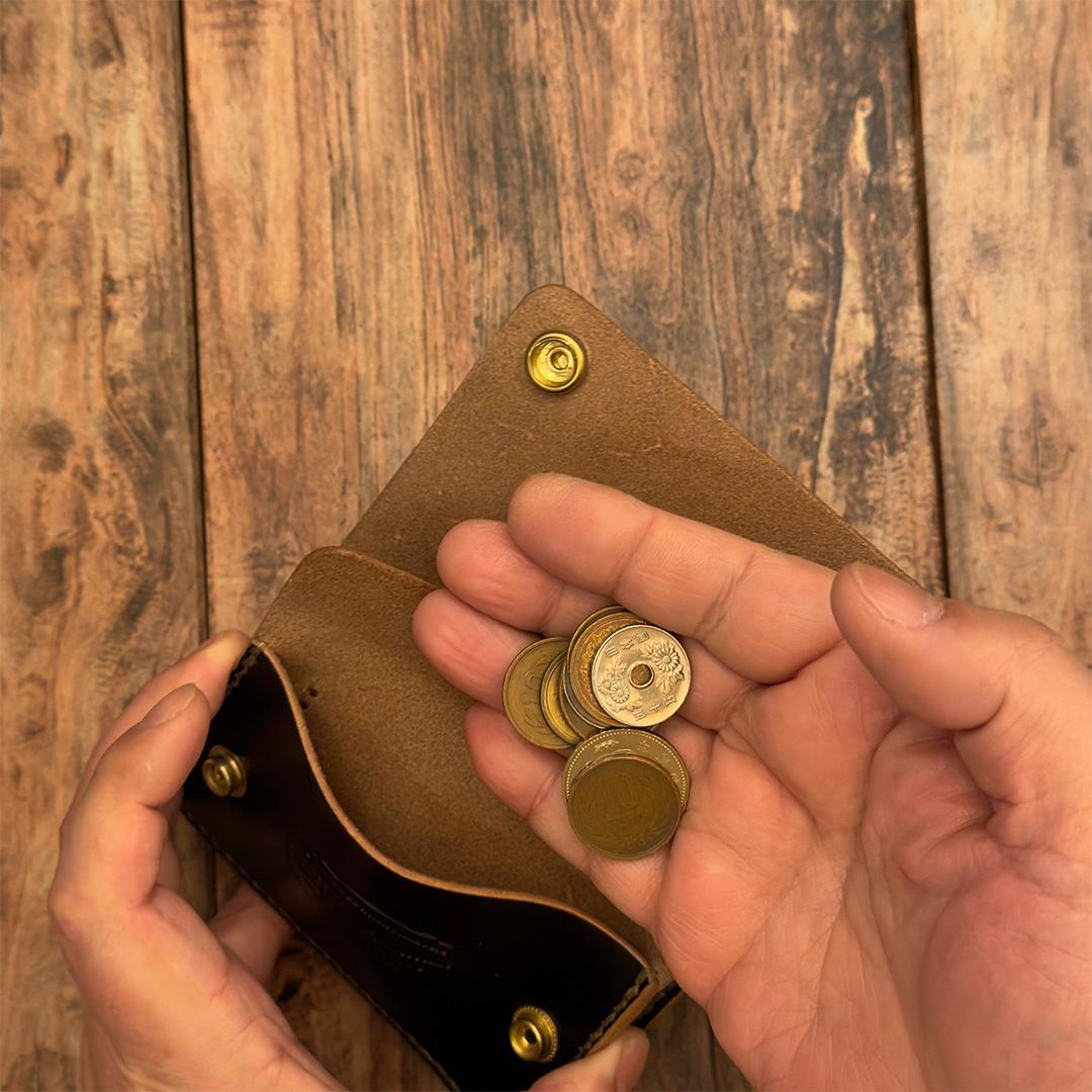 昭南本ヌメ 丘染めブラック茶芯 ・ショートトラッカーウォレット｜真鍮金具