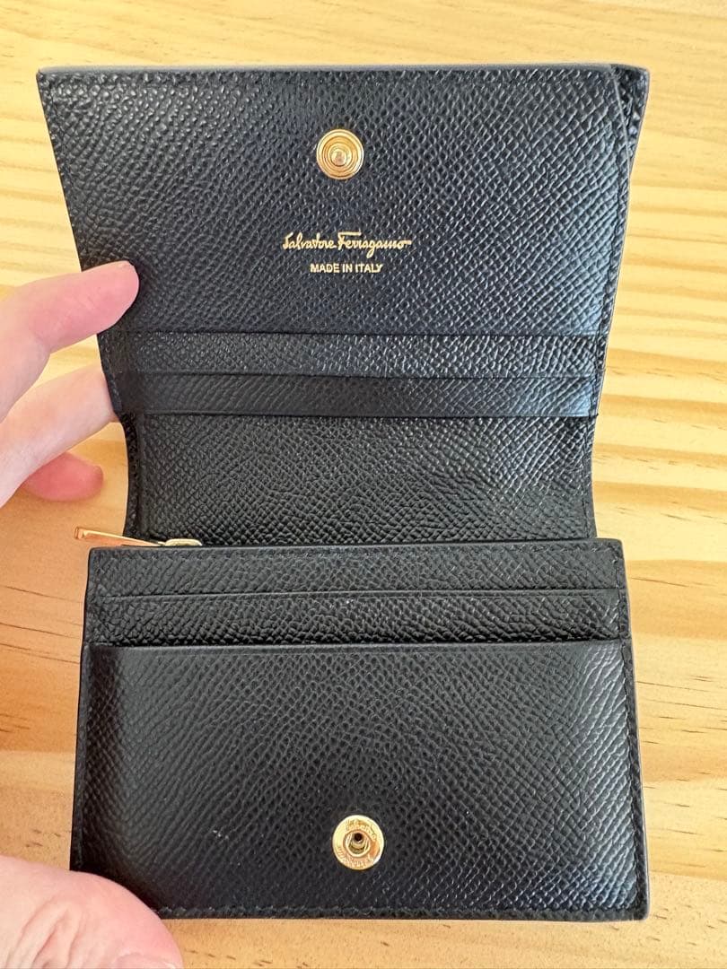 Salvatore Ferragamo 財布　フェラガモ　黒　ブラック