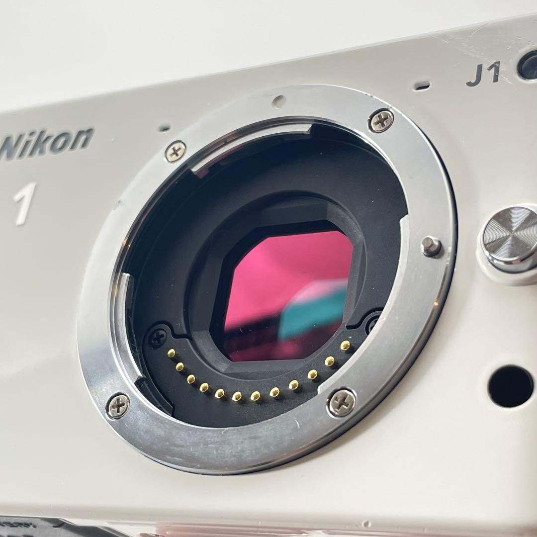 【極上美品・返品保証】Nikon1 J1 ホワイト 標準ズームレンズキット