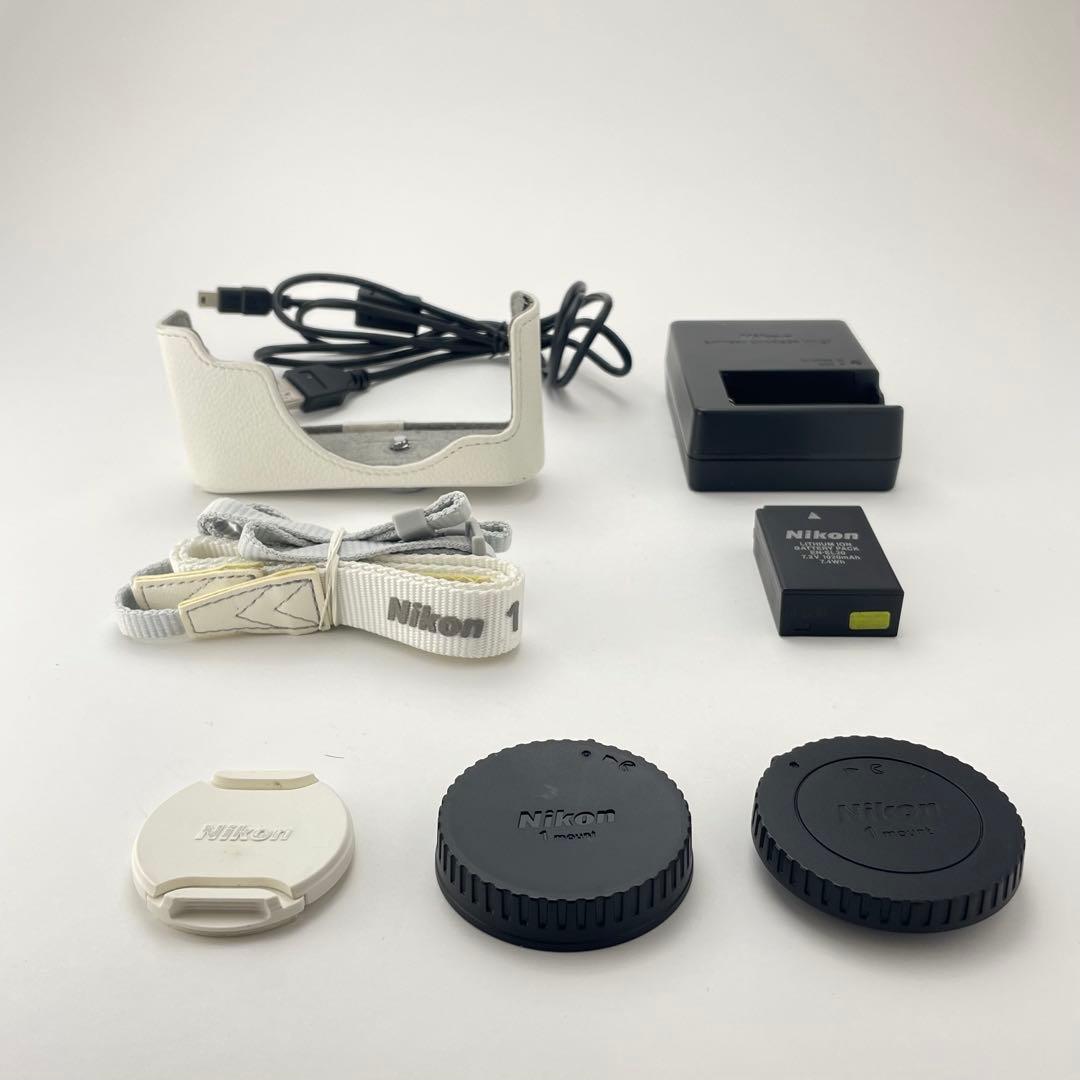 【極上美品・返品保証】Nikon1 J1 ホワイト 標準ズームレンズキット