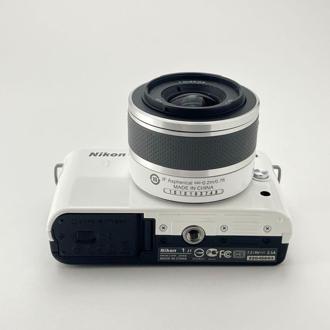 【極上美品・返品保証】Nikon1 J1 ホワイト 標準ズームレンズキット