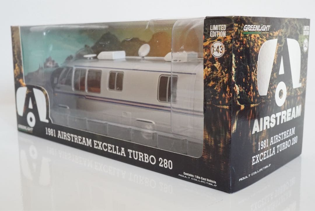 ミニカー GREENLIGHT 1981 AIRSTREAM EXCELLA 1/43