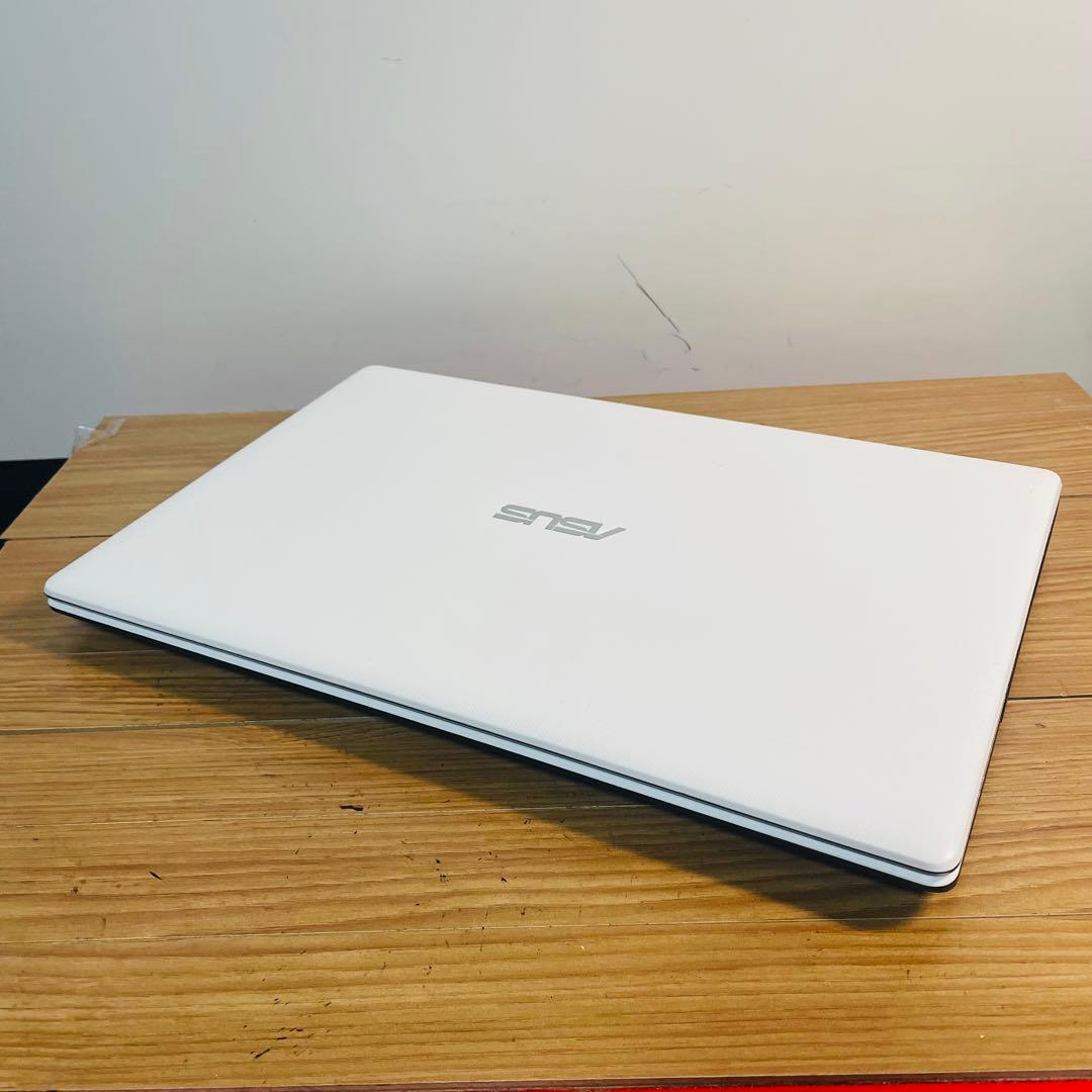 初心者もすぐ使える設定済みホワイトノートPC SSD Win11オフィスDVD