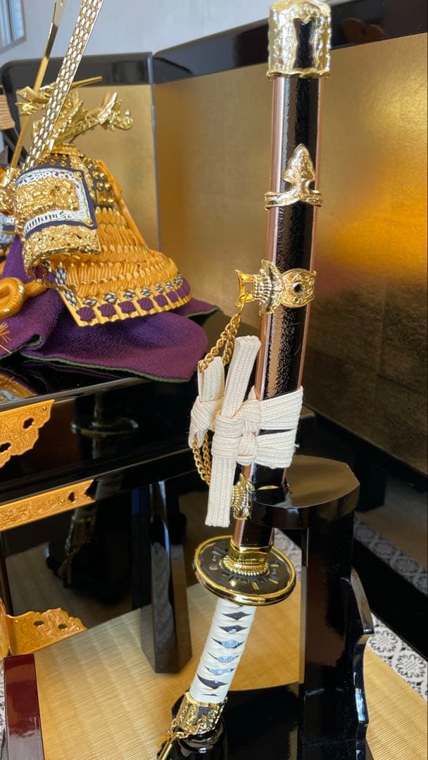 五月人形　秀月本金箔押兜飾り　屏風・台座付き　全て購入時の箱入り　美品