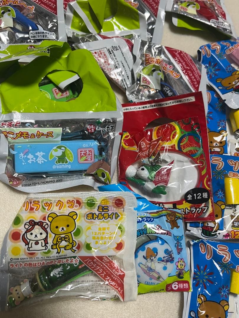 ペットボトルおまけ 懐かしのもの マリオ クレヨンしんちゃん ディズニー
