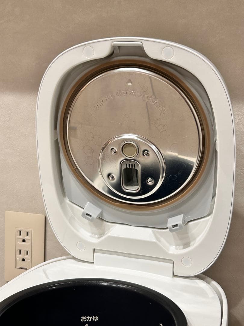 【美品】Panasonic IHジャー 炊飯器 ホワイト SR-KT069