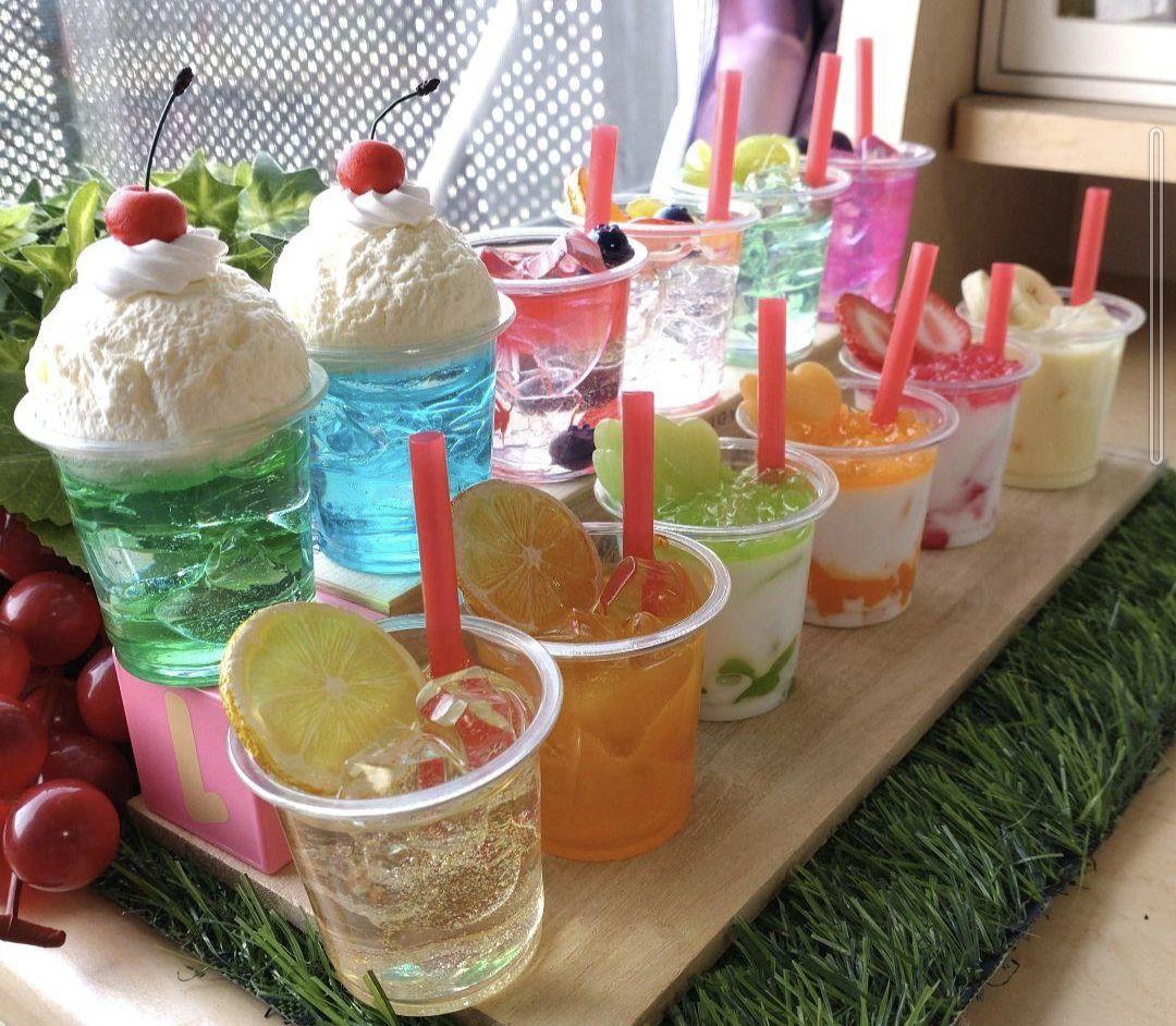 メロンクリームソーダなど フェイクドリンク フェイクスイーツ 食品サンプル