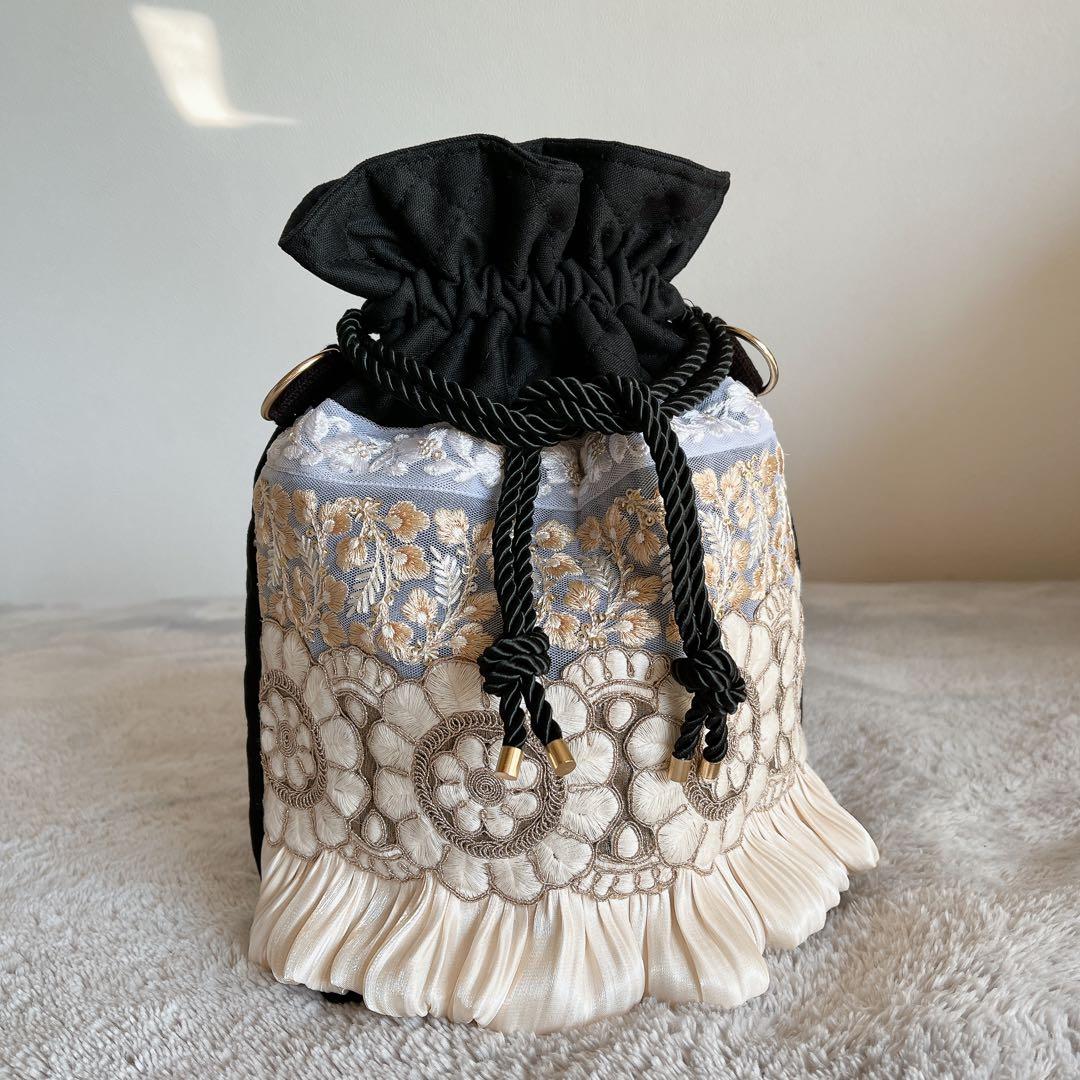 インド刺繍リボン　巾着ショルダーバッグ　アイボリー・ブラック2点