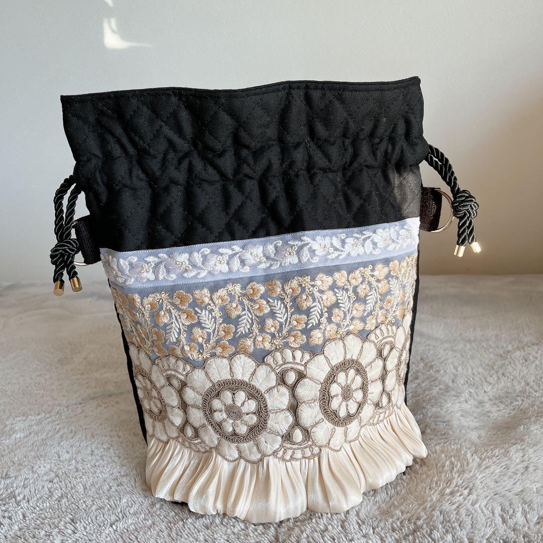 インド刺繍リボン　巾着ショルダーバッグ　アイボリー・ブラック2点