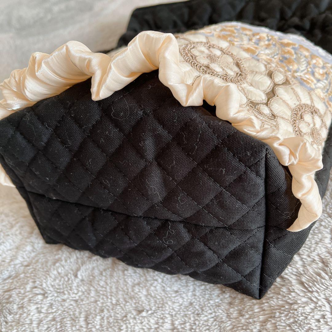 インド刺繍リボン　巾着ショルダーバッグ　アイボリー・ブラック2点