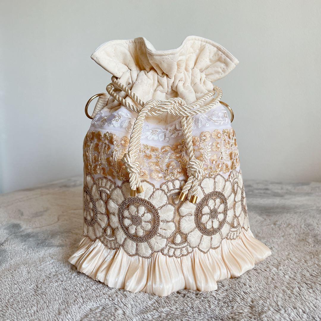インド刺繍リボン　巾着ショルダーバッグ　アイボリー・ブラック2点
