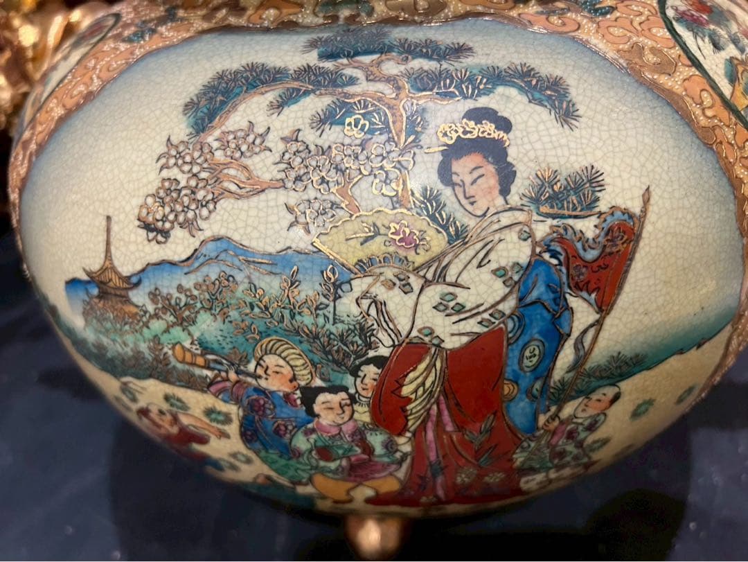 薩摩焼 金襴手色絵金彩 着物美人唐子風景窓絵付 獅子耳大香炉 香炉 アンティーク