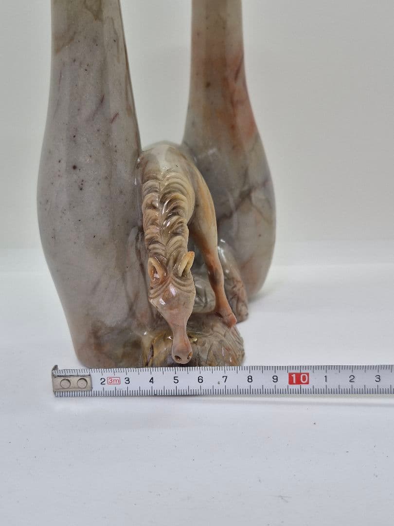馬の彫刻付き 花瓶 中国　美術　工芸品　天然石　化粧箱付き