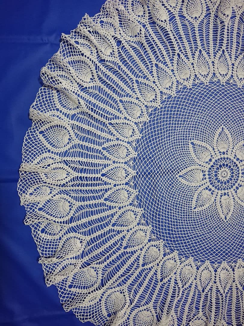 パイナップル編みのテーブルクロス☆ハンドメイド