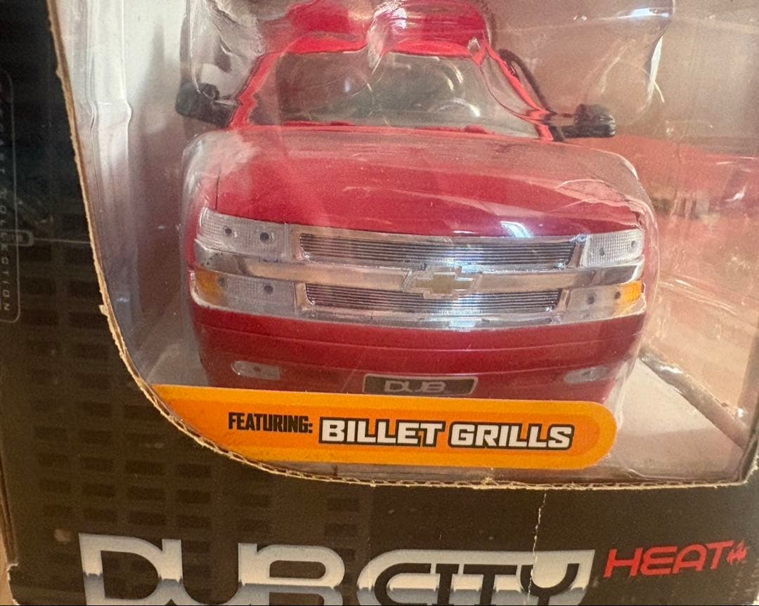 ミニカー 2000 CHEVY SUBURBAN