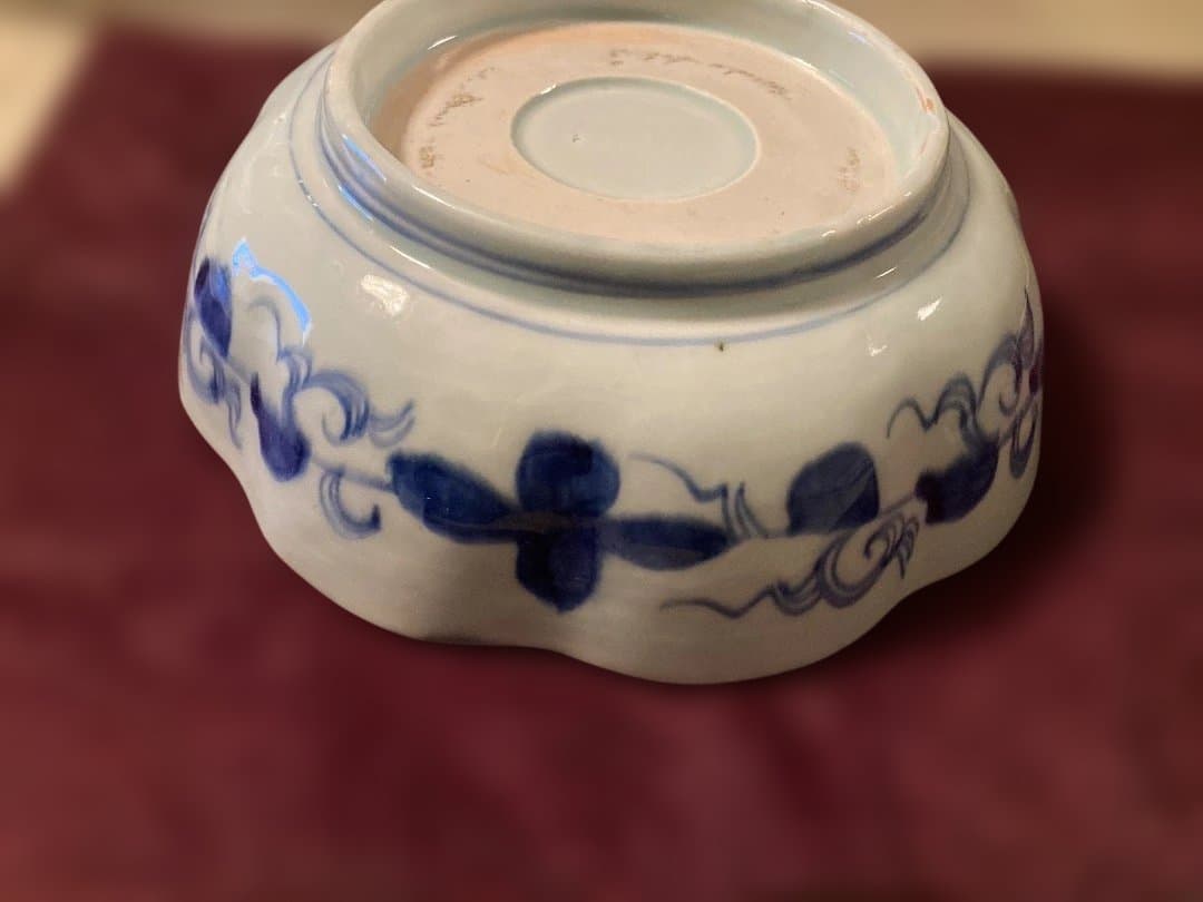 古伊万里 青白 波型鉢 菊花柄