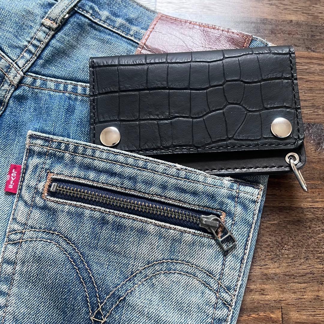 牛革 トラッカーウォレット ミドル 黒 マットブラック クロコ型押し シルバー