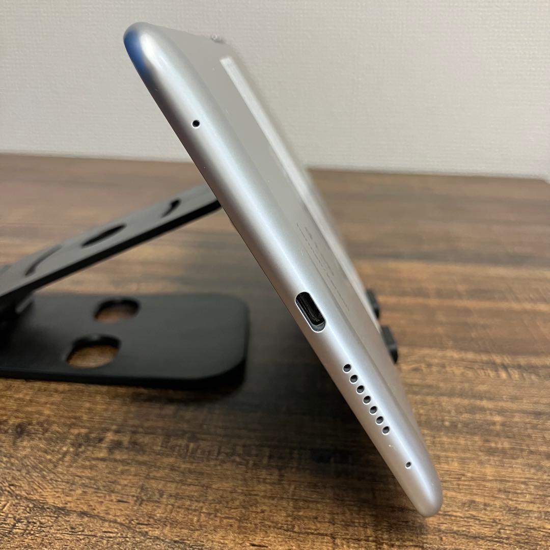 Huawei dtab Compact d-02K シルバー