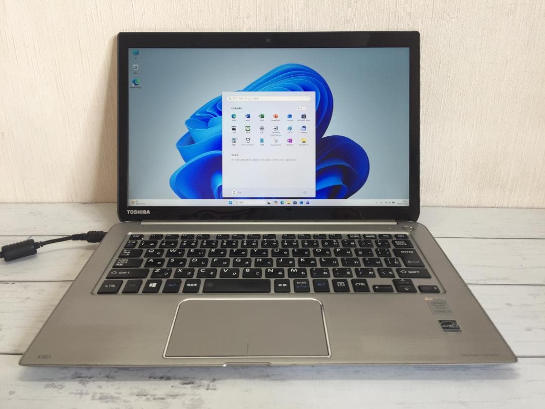 東芝 dynabook KIRA V63 13.3型/薄型/SSD/Office