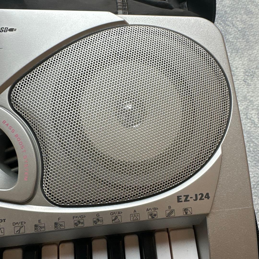 【送料込み】ヤマハ　61鍵盤　キーボード　電子ピアノ　動作確認済み　ペダル付き