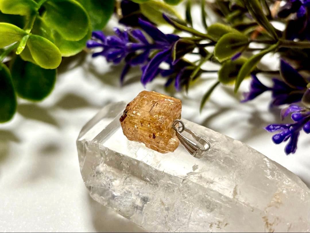 究極品質　秘蔵放出　皇帝の聖石　虹煌めくインペリアルゴールデントパーズ原石型PT