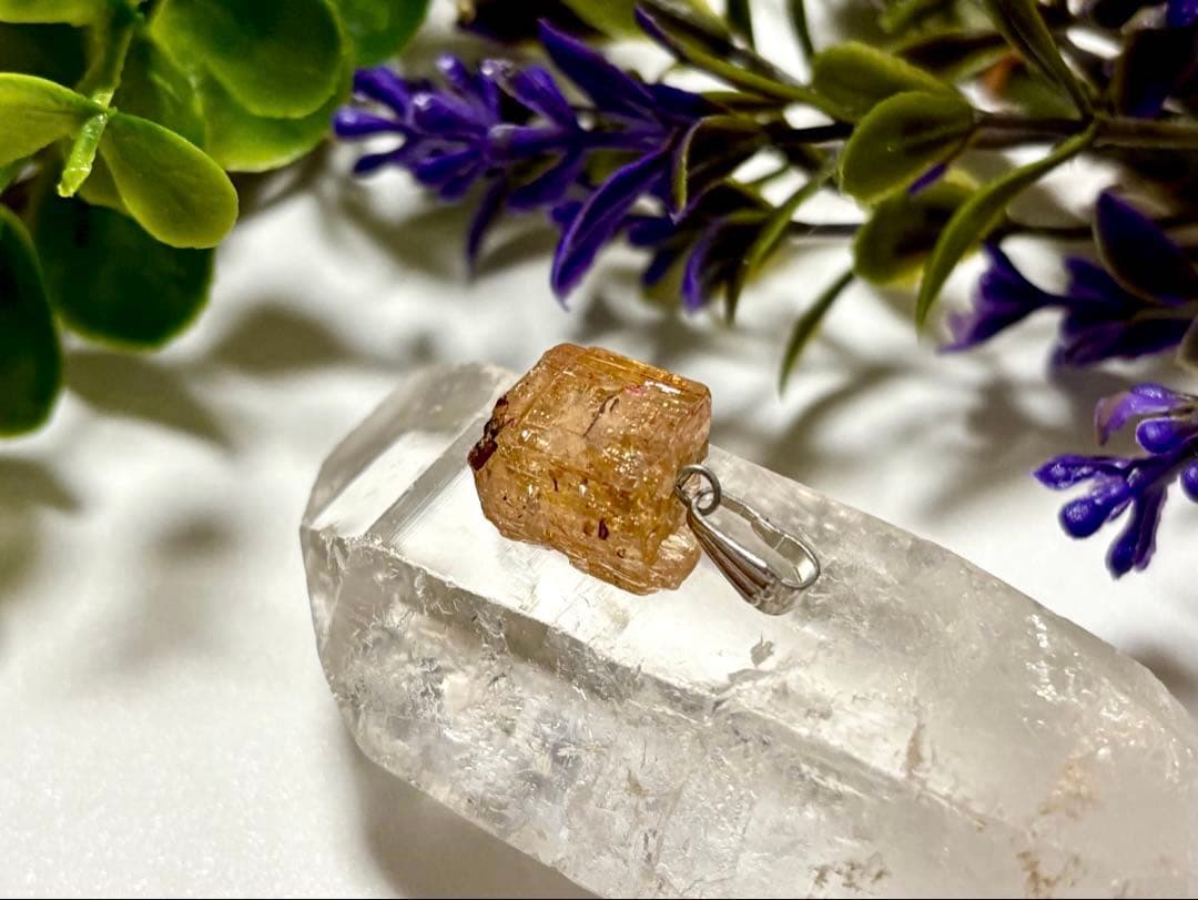 究極品質　秘蔵放出　皇帝の聖石　虹煌めくインペリアルゴールデントパーズ原石型PT