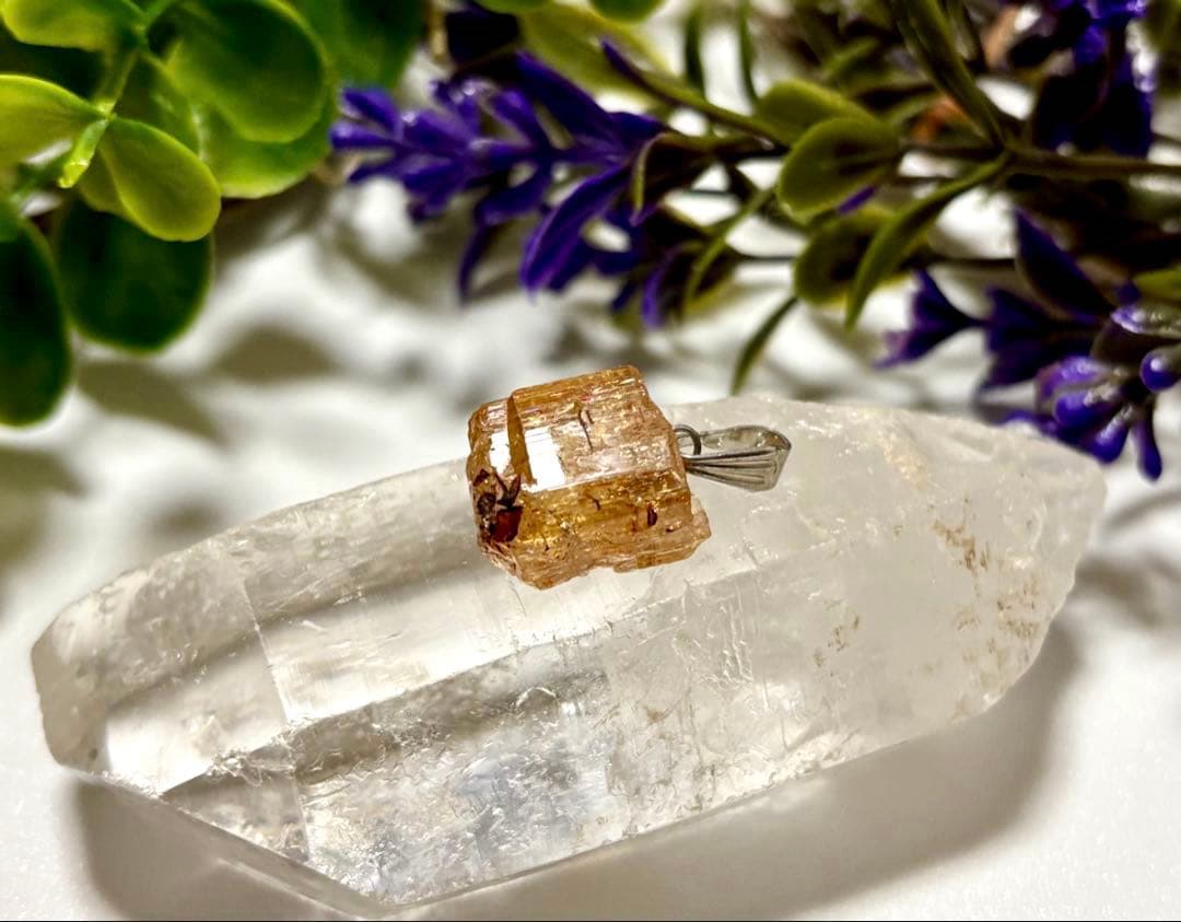 究極品質　秘蔵放出　皇帝の聖石　虹煌めくインペリアルゴールデントパーズ原石型PT