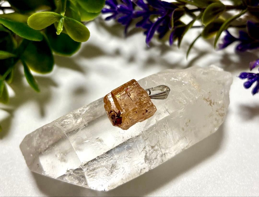 究極品質　秘蔵放出　皇帝の聖石　虹煌めくインペリアルゴールデントパーズ原石型PT