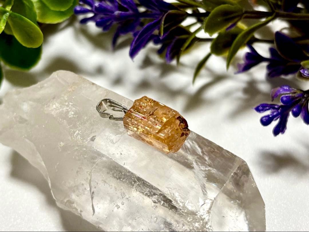 究極品質　秘蔵放出　皇帝の聖石　虹煌めくインペリアルゴールデントパーズ原石型PT