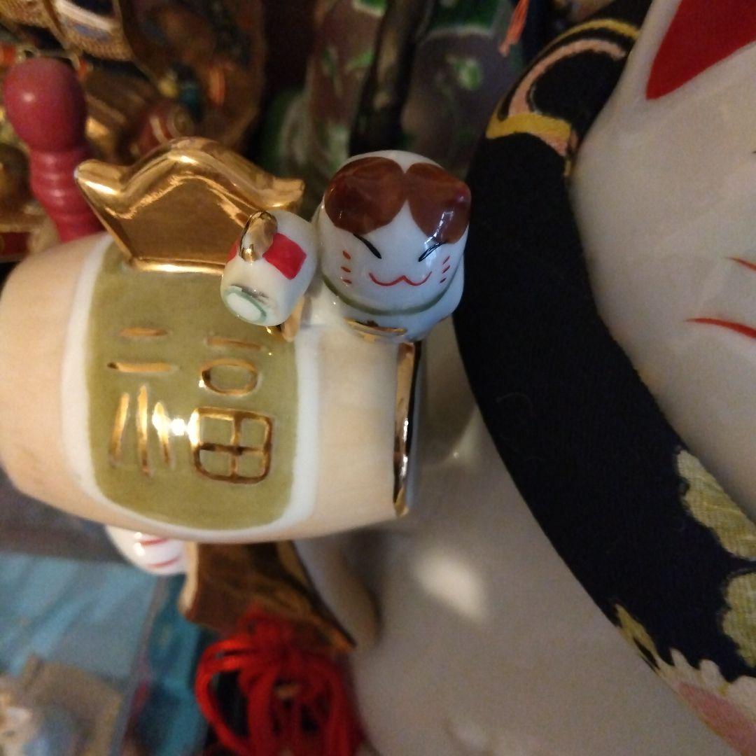猫舎置物、貯金箱陶器座布団つき大きめ美品