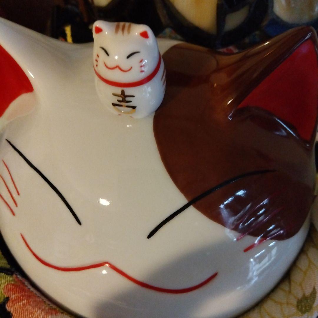 猫舎置物、貯金箱陶器座布団つき大きめ美品