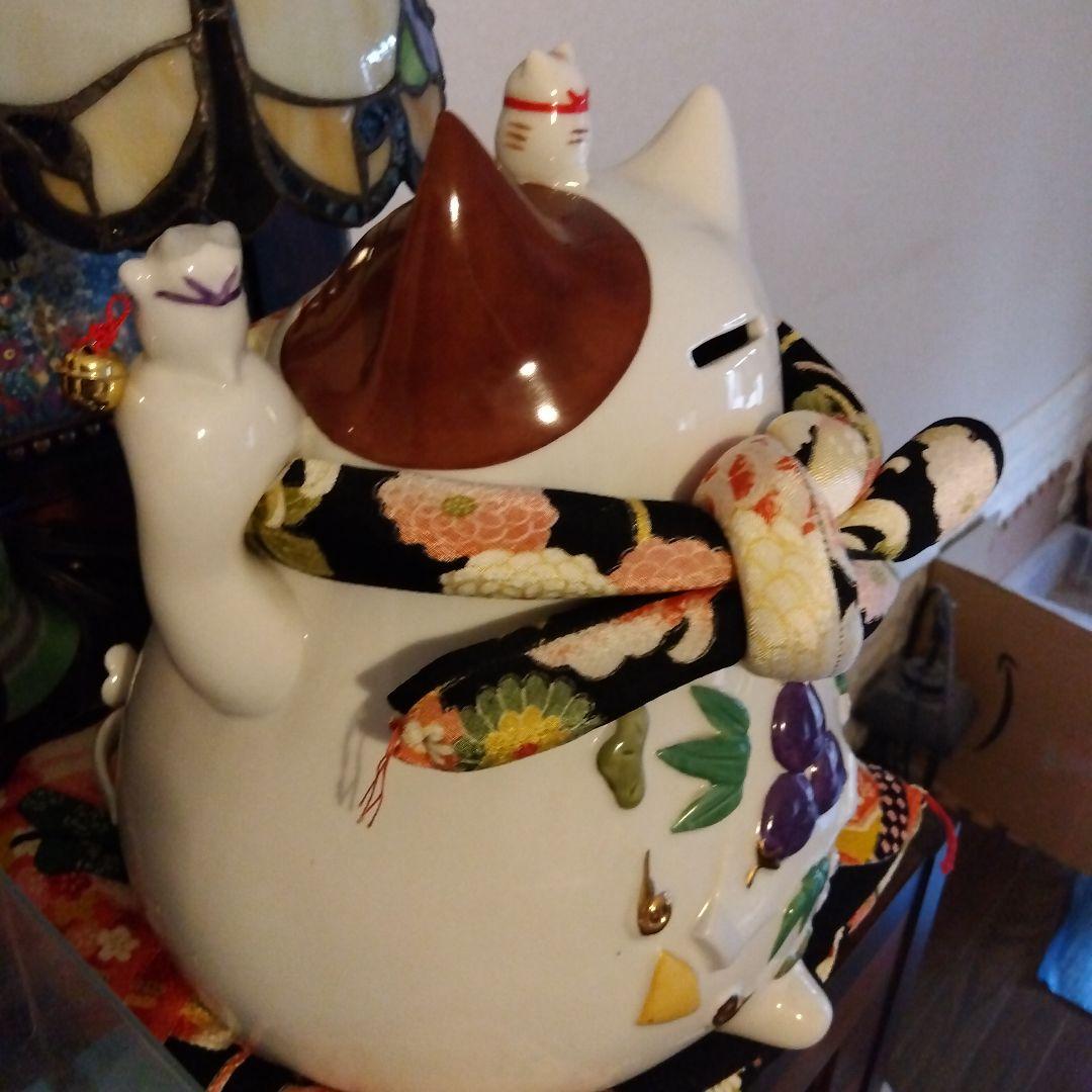 猫舎置物、貯金箱陶器座布団つき大きめ美品