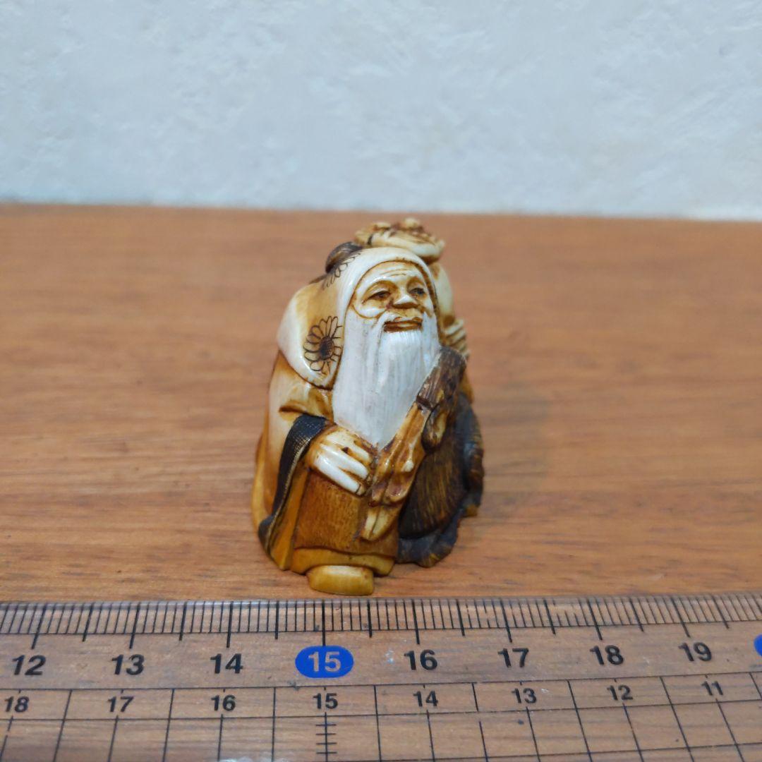 時代提げ物 七福神根付 天然素材 在銘【寿老人】高さ約3.5cm 重さ約30ｇ