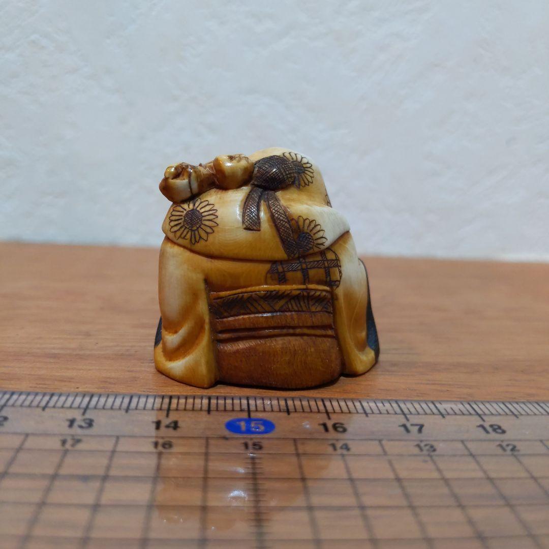 時代提げ物 七福神根付 天然素材 在銘【寿老人】高さ約3.5cm 重さ約30ｇ