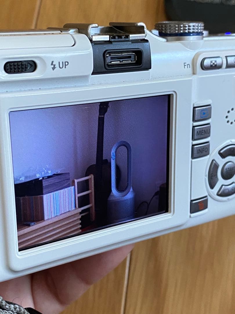 OLYMPUS E-PL1 ミラーレス　ヤシカ1:1.7 50㍉オールドレンズ付