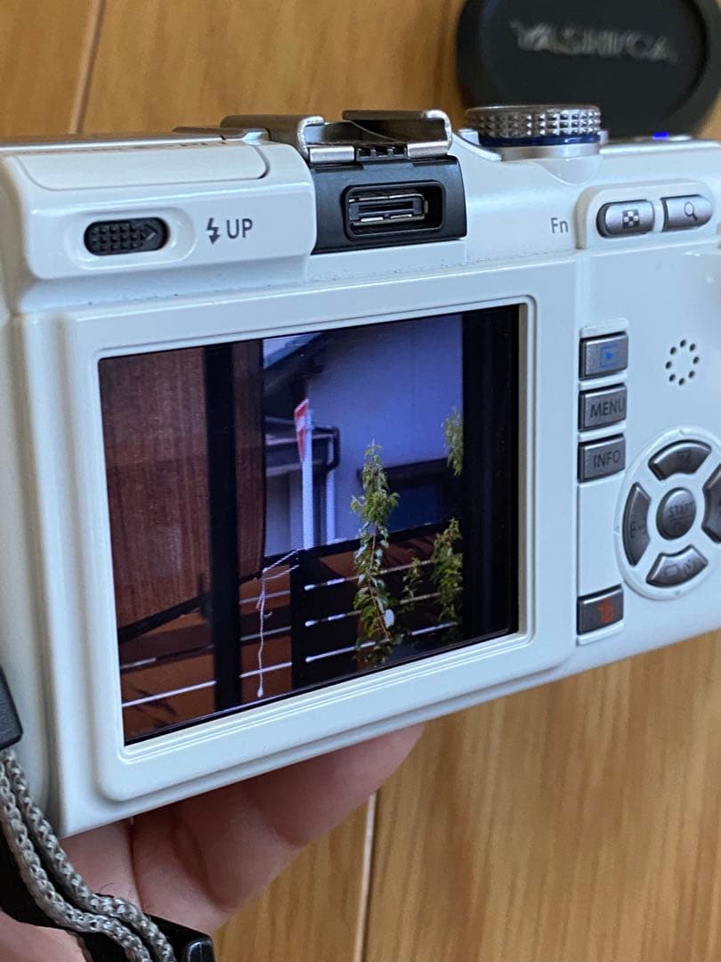 OLYMPUS E-PL1 ミラーレス　ヤシカ1:1.7 50㍉オールドレンズ付