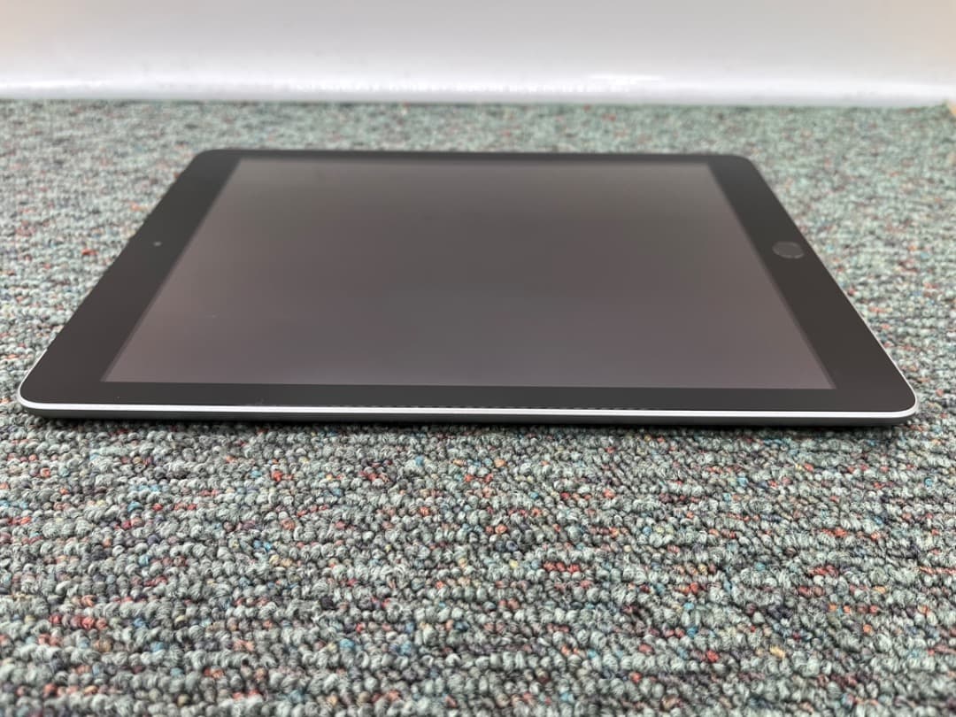 【美品】iPad5　第5世代　Wi-Fi+Cellular　simフリー　820