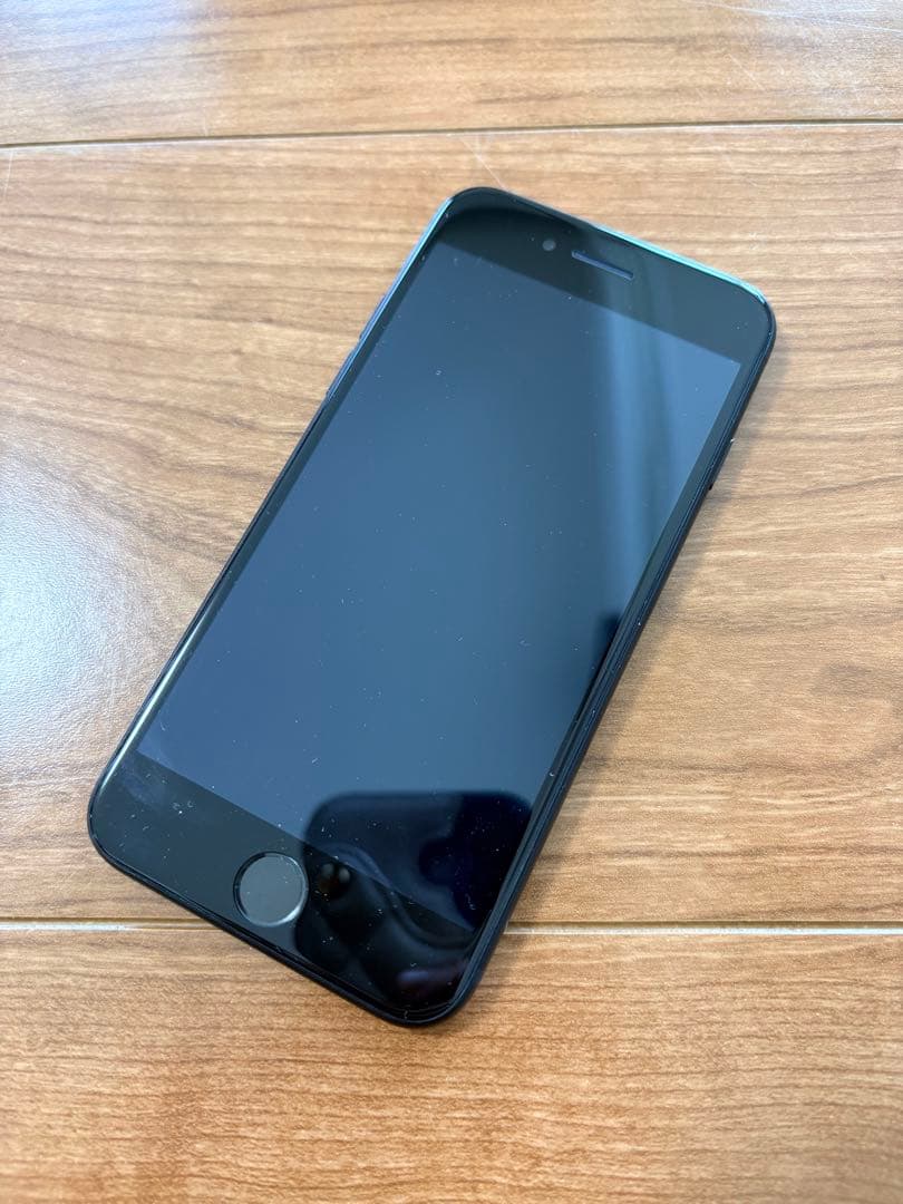 Apple iPhone SE 第3世代ブラック 本体