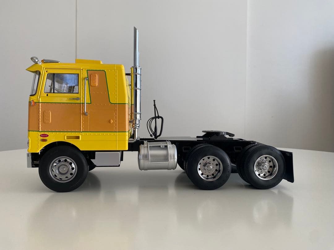 ミニカー 1/18 Peterbilt 352 Pacemaker 1977-1979