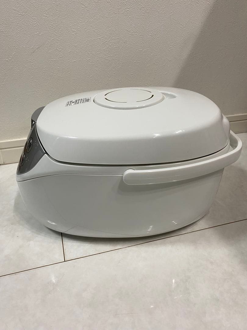 2024年製美品★東芝 炊飯器5.5合　RC -10HK